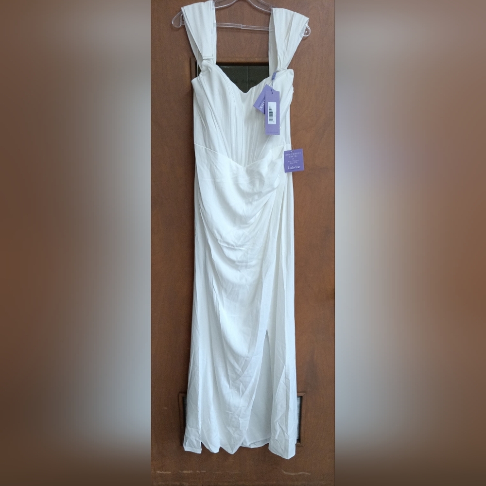 Never Worn Wedding Dress
